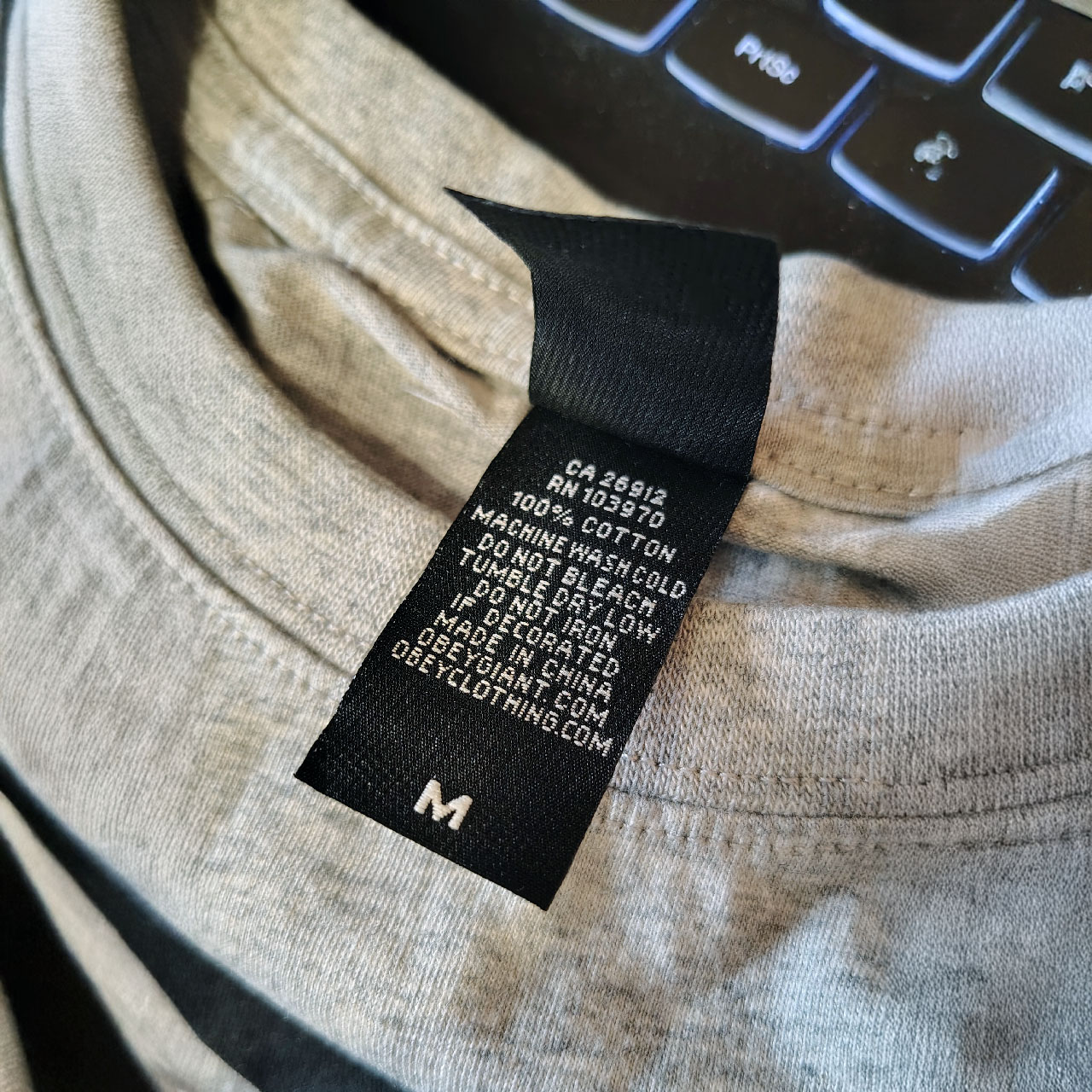 Винтажная фирменная футболка OBEY Shepard Fairey Public Works Medal 2004