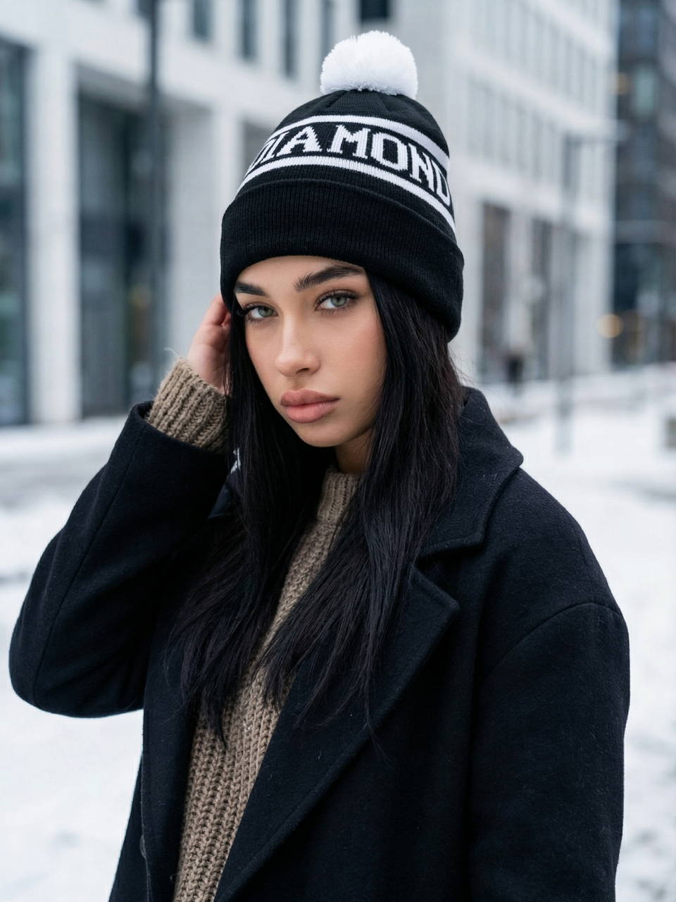 Шапка Diamond Supply Co чёрная с белым помпоном