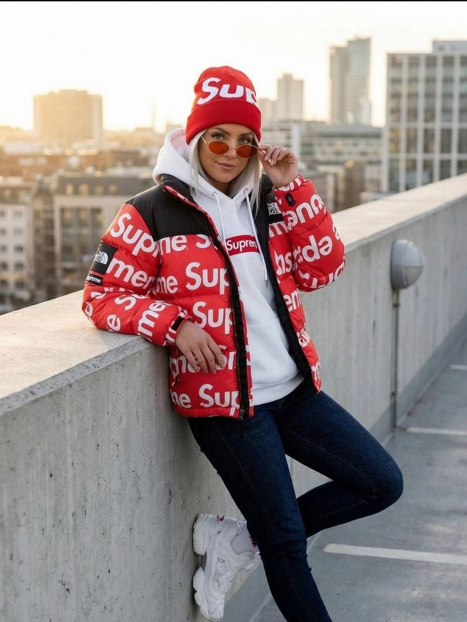 Шапка Supreme New Era красная