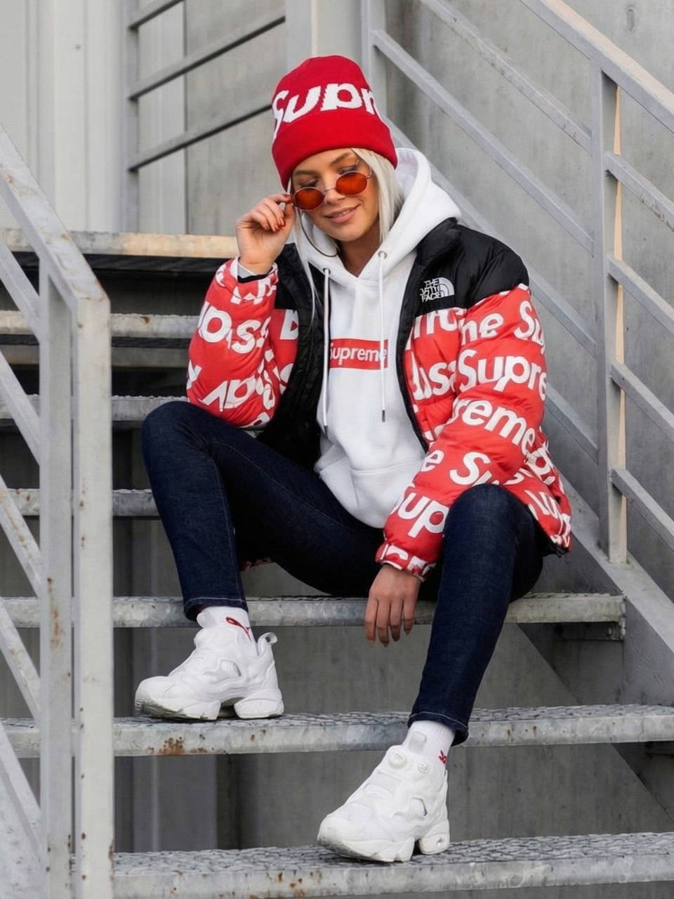 Шапка Supreme New Era красная