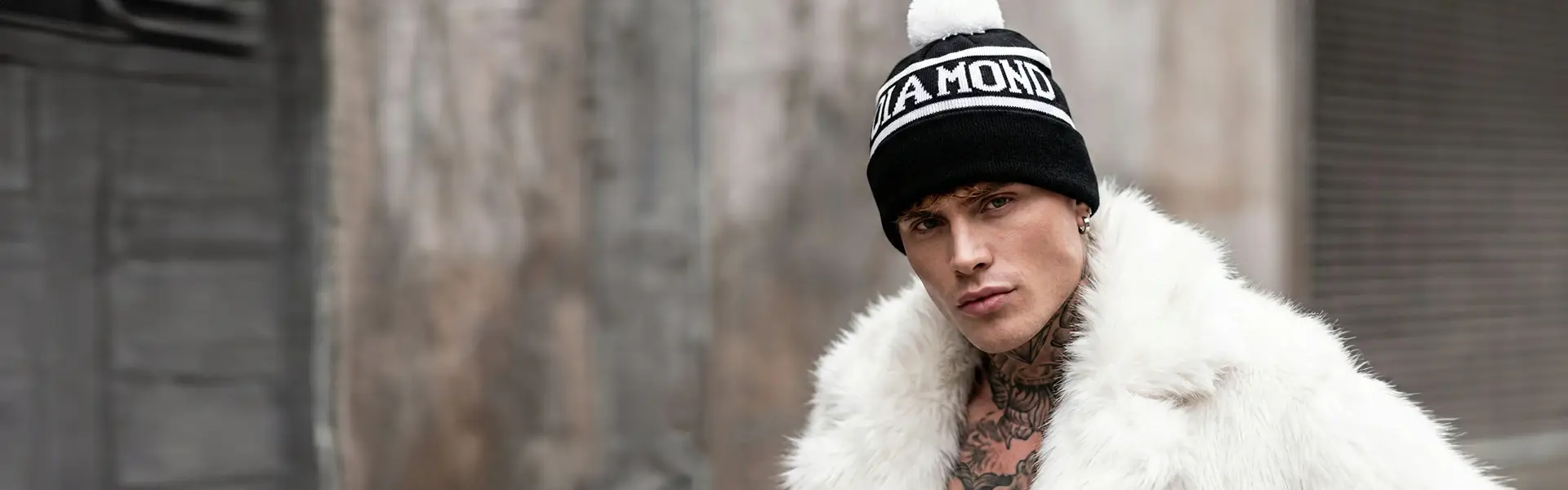 Шапка Diamond Supply Co чорна з білим помпоном