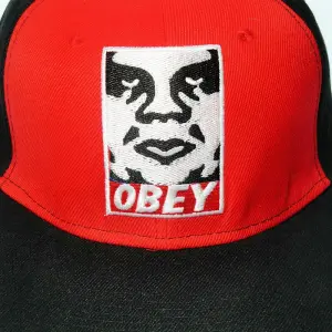 Фирменная кепка бейсболка OBEY Black and Red Andre Giant