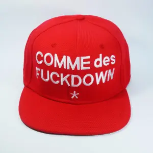 Кепка бейсболка Comme des Fuckdown Red white logo