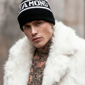 Шапка Diamond Supply Co чёрная с белым помпоном